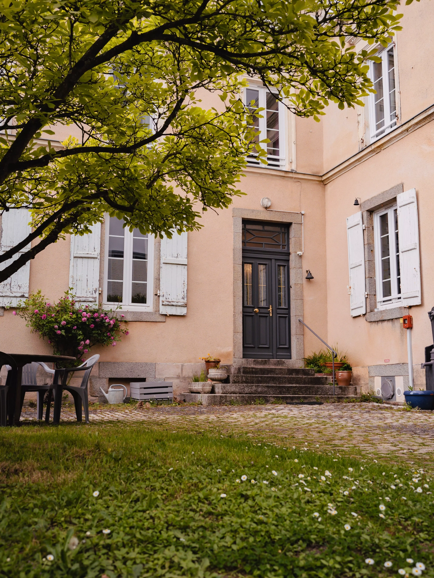 Monsieur le Maire à Laval : un temps d’échange à la maison d’accueil.